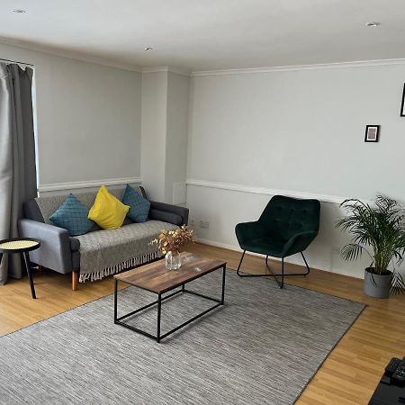 Lovely 2 Bedroom Apartment With Parking Space لندن المظهر الخارجي الصورة