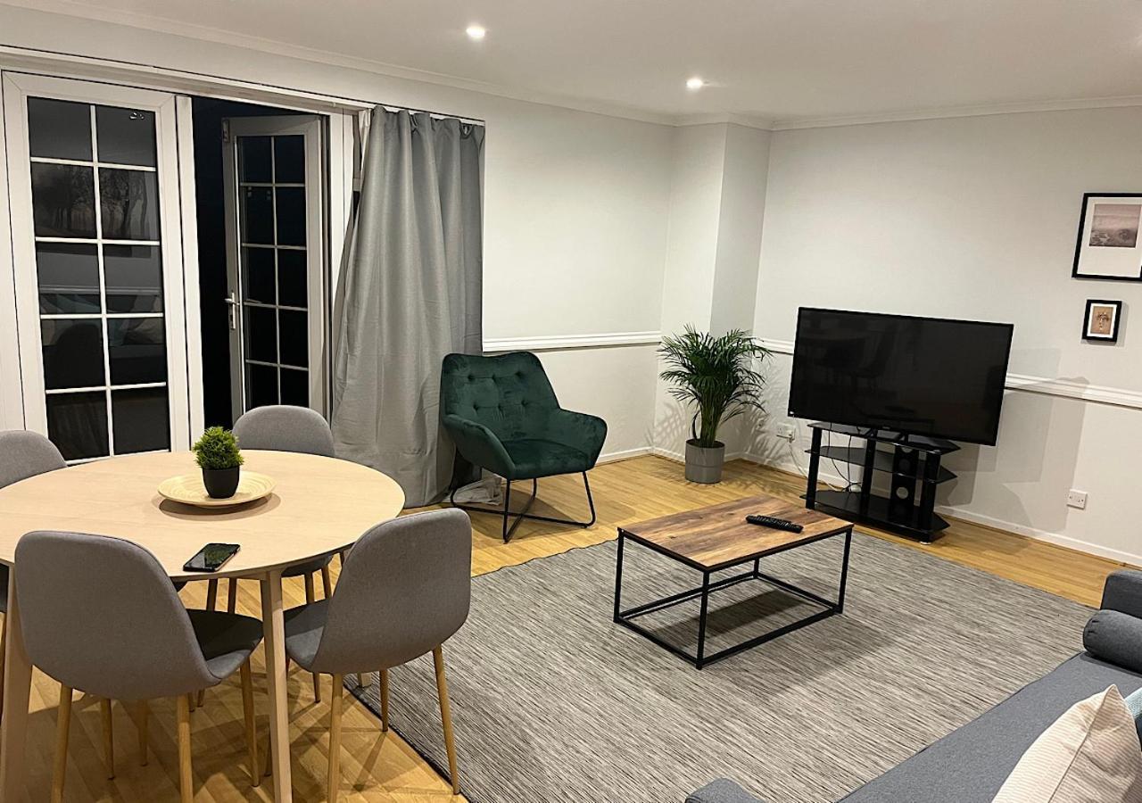 Lovely 2 Bedroom Apartment With Parking Space لندن المظهر الخارجي الصورة