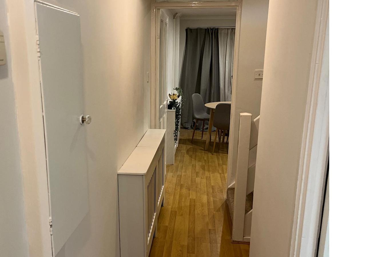Lovely 2 Bedroom Apartment With Parking Space لندن المظهر الخارجي الصورة